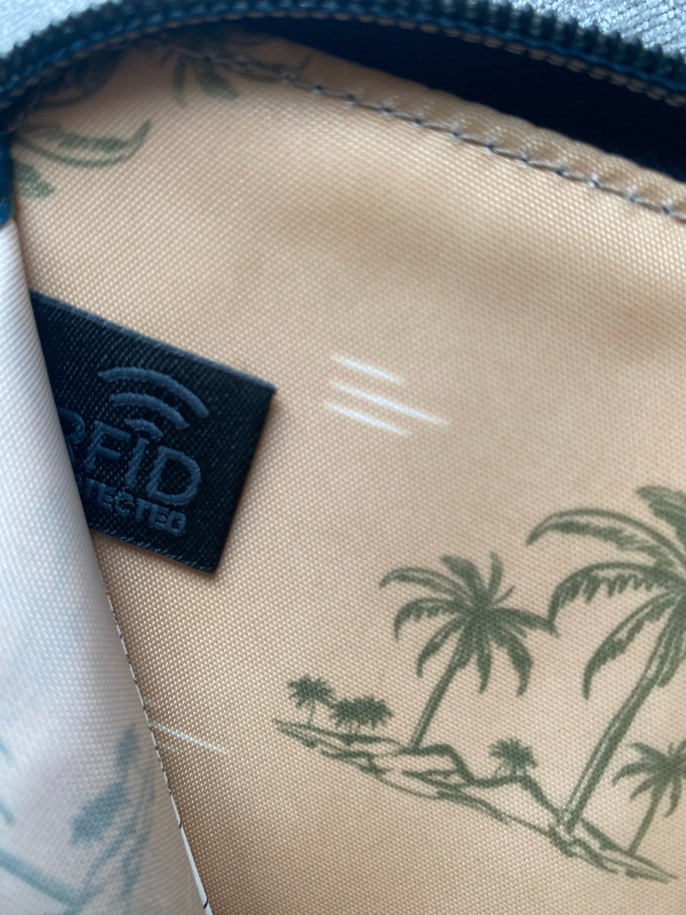 Lug RFID Rodeo Wallet - Picture 5 of 6